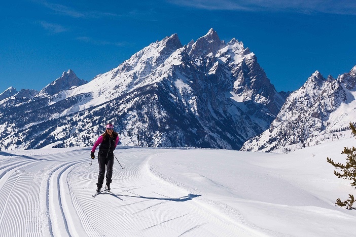 Skate Skiing Trails - Image of Skate Skiier coming from Taggart to Signal Mountain