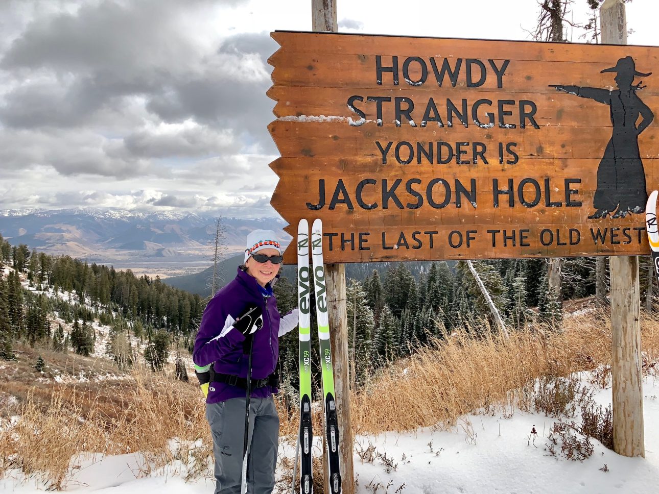 Image of a nordic skiier holding their skis on Teton Pass