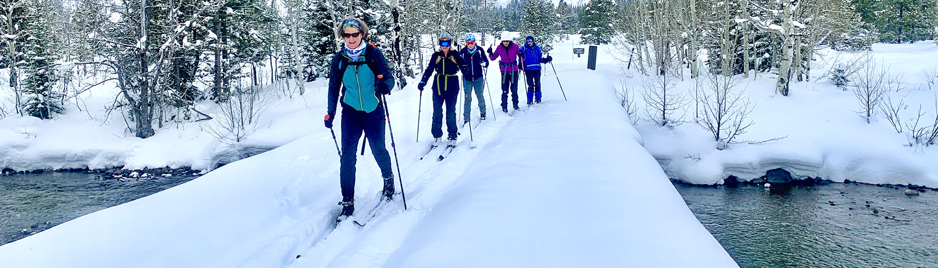 group-skiers-hero-1920x550px